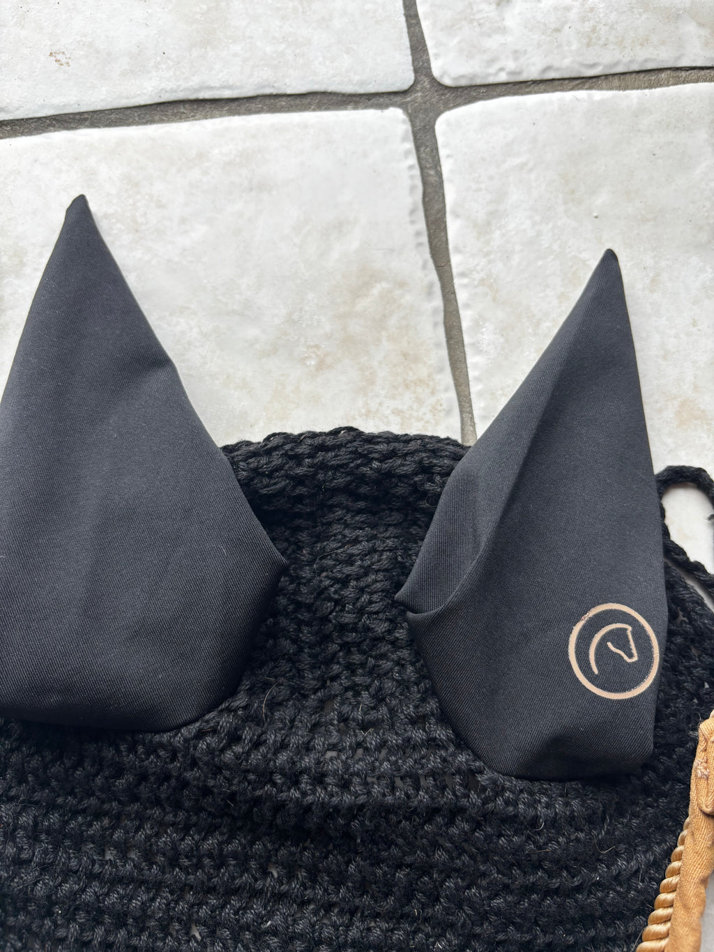 Bonnet noir et camel CH Sellerie