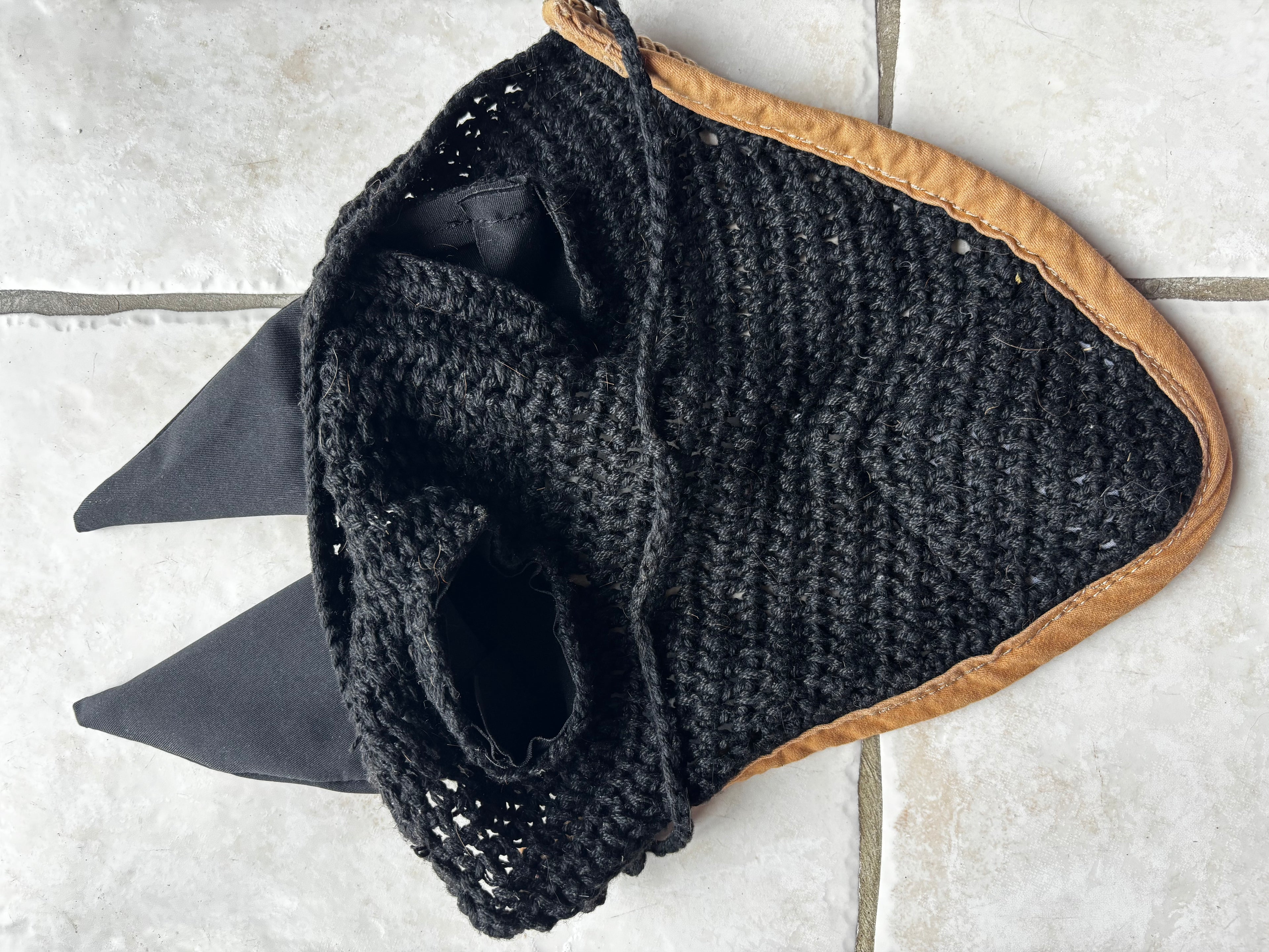 Bonnet noir et camel CH Sellerie