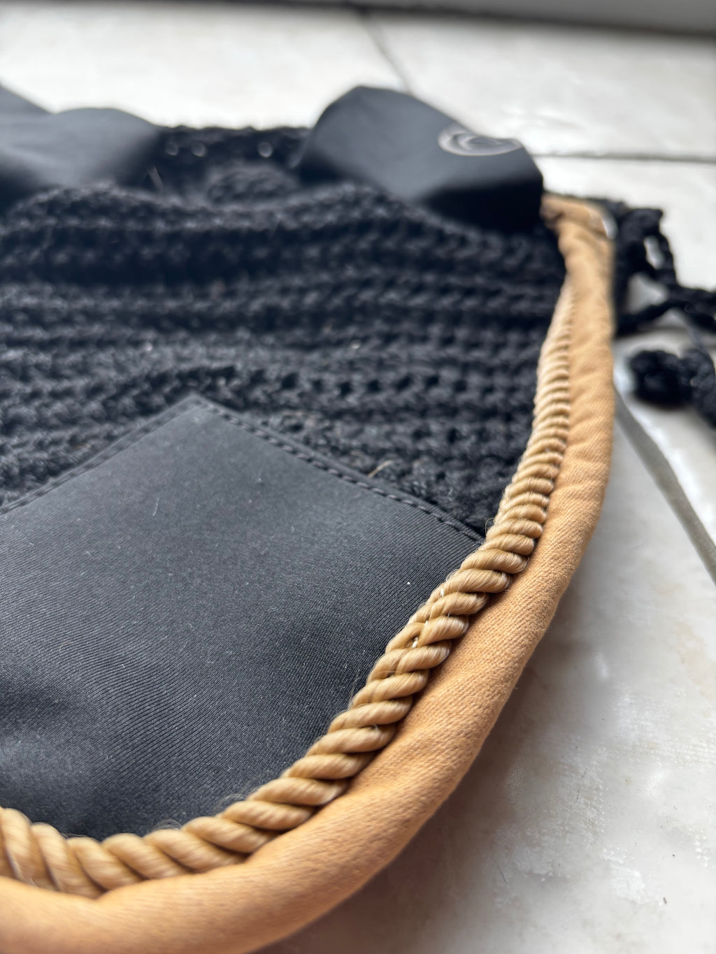Bonnet noir et camel CH Sellerie