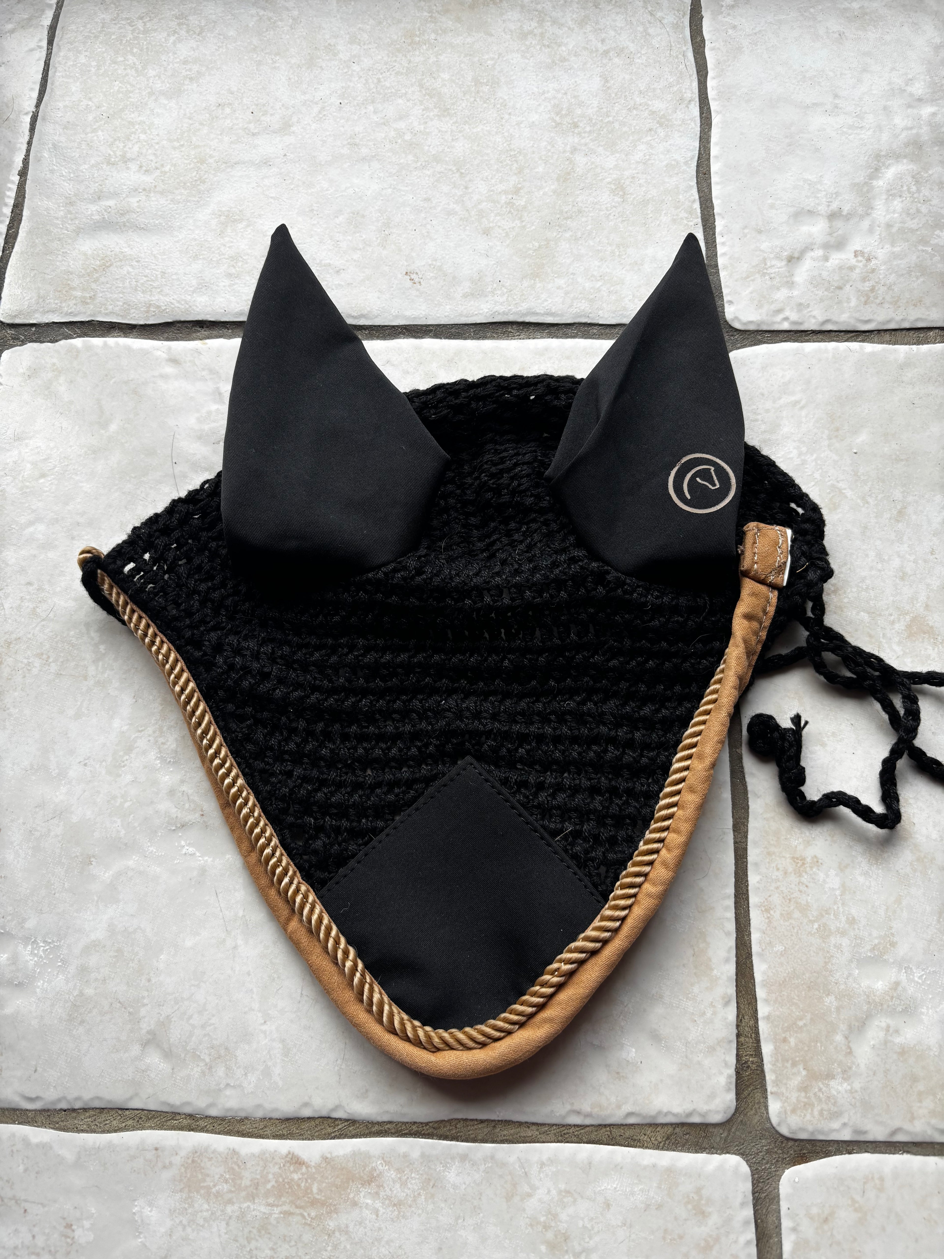 Bonnet noir et camel CH Sellerie