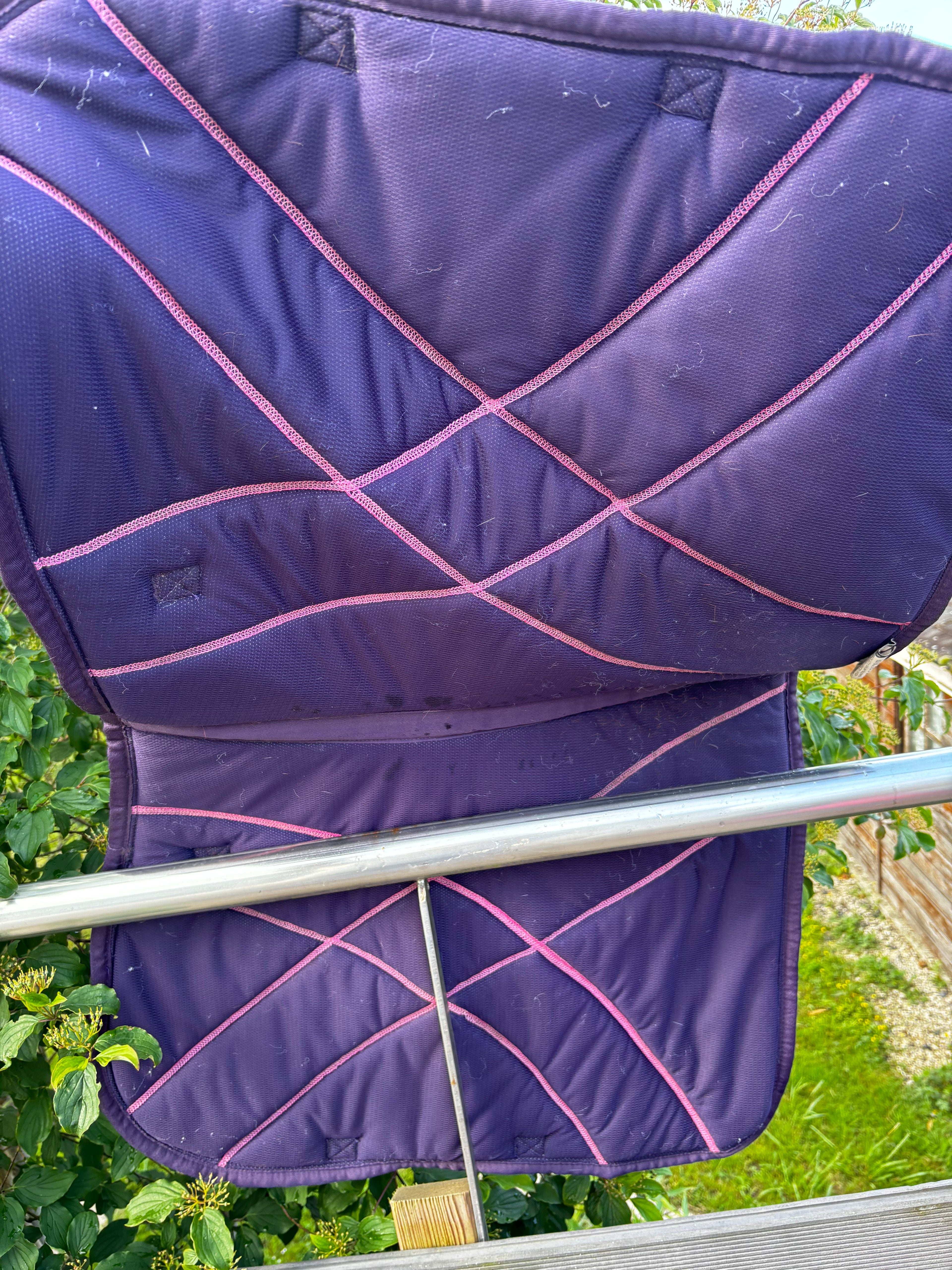 ensemble tapis + bonnet violet CH Sellerie